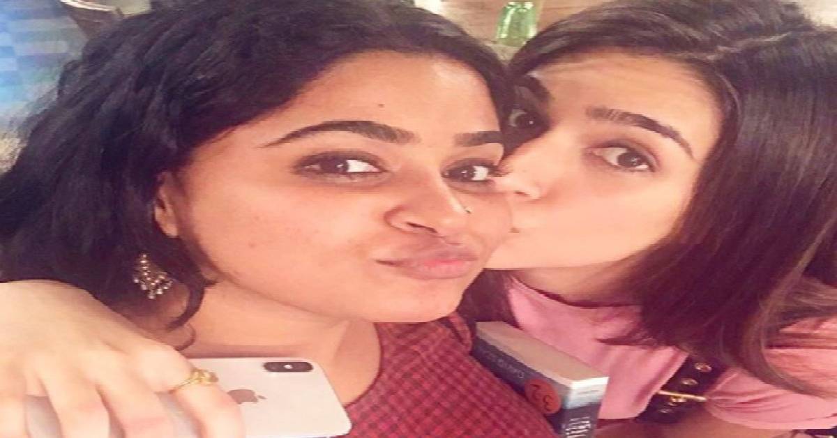 Bareily Ki Barfi Reunion: Kriti Sanon And Ashwiny Iyer Tiwari Have A Chatty Outing!
