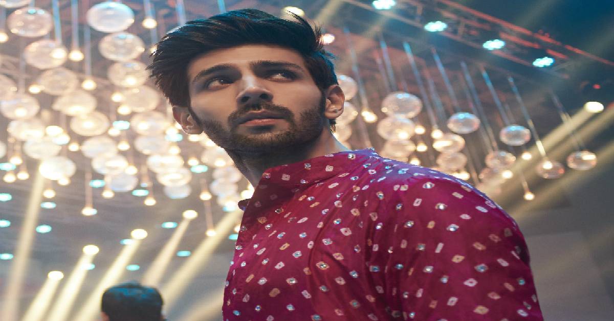 Kartik Aaryan Turns Chhichhora For Chhote Chhote Peg!