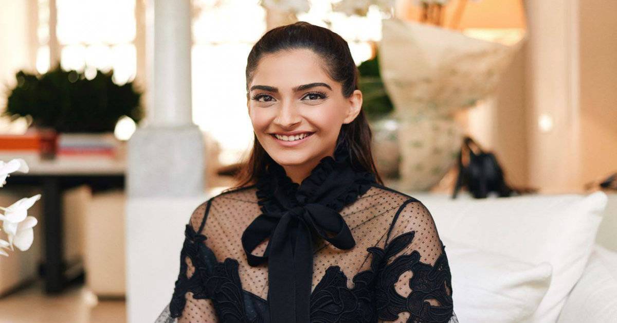 Sonam Kapoor Shares A Glimpse From The Sets Of Ek Ladki Ko Dekha Toh Aisa Laga!