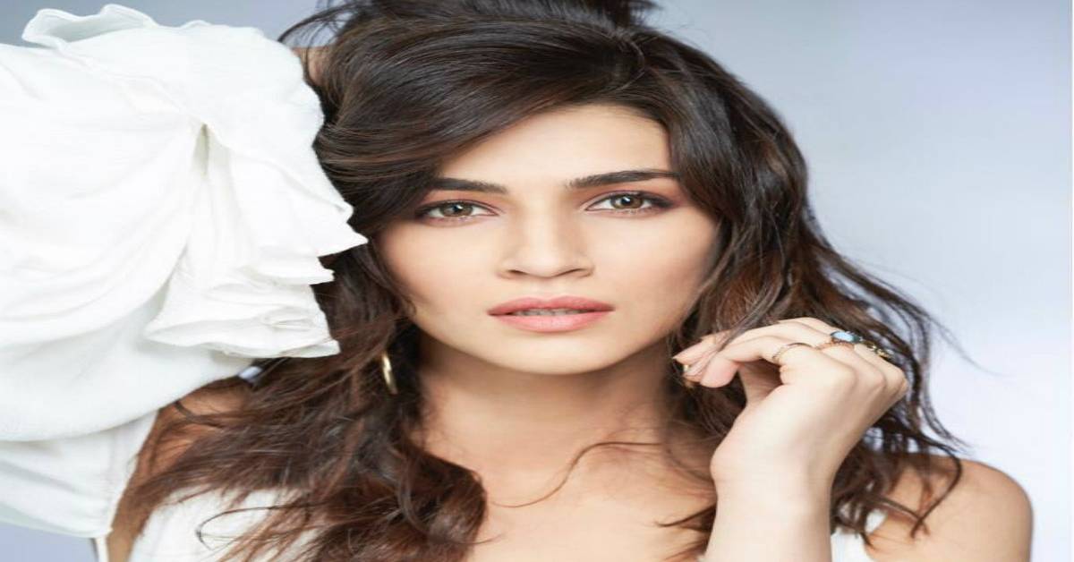 Kriti Sanon Wins Hearts With Her Performance At The Closing Ceremony Of IPL!
