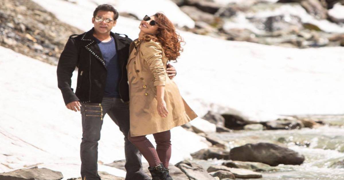 Salman Khan Excites The Audience With A Still Of Him And Jacqueline Fernandez From Race 3!
