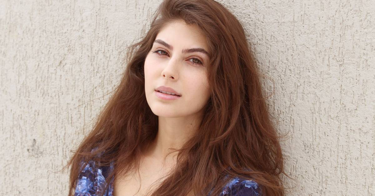 Stunner Elnaaz Norouzi To Get Netflix Debut With Sacred Games!
