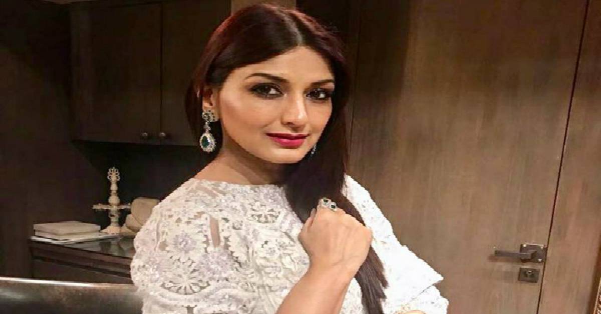 Sonali Bendre Reveals About Her High Grade Cancer, Bollywood Celebs Wish Her A Speedy Recovery!