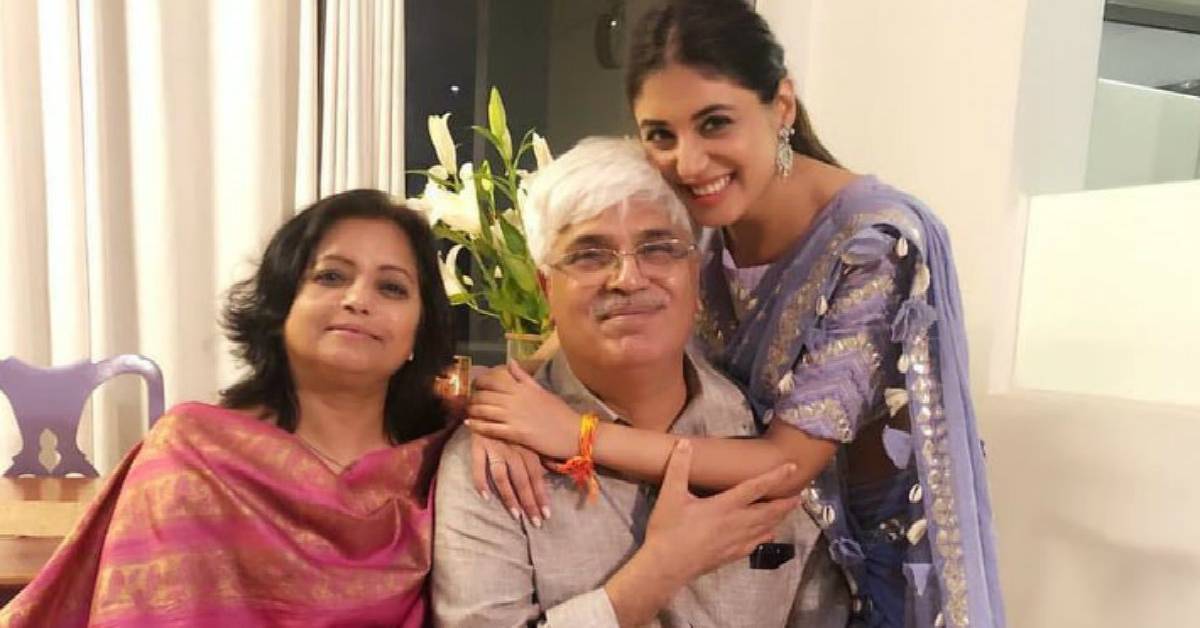 Kritika Kamra Celebrates Daughter’s Day With Her Parents!
