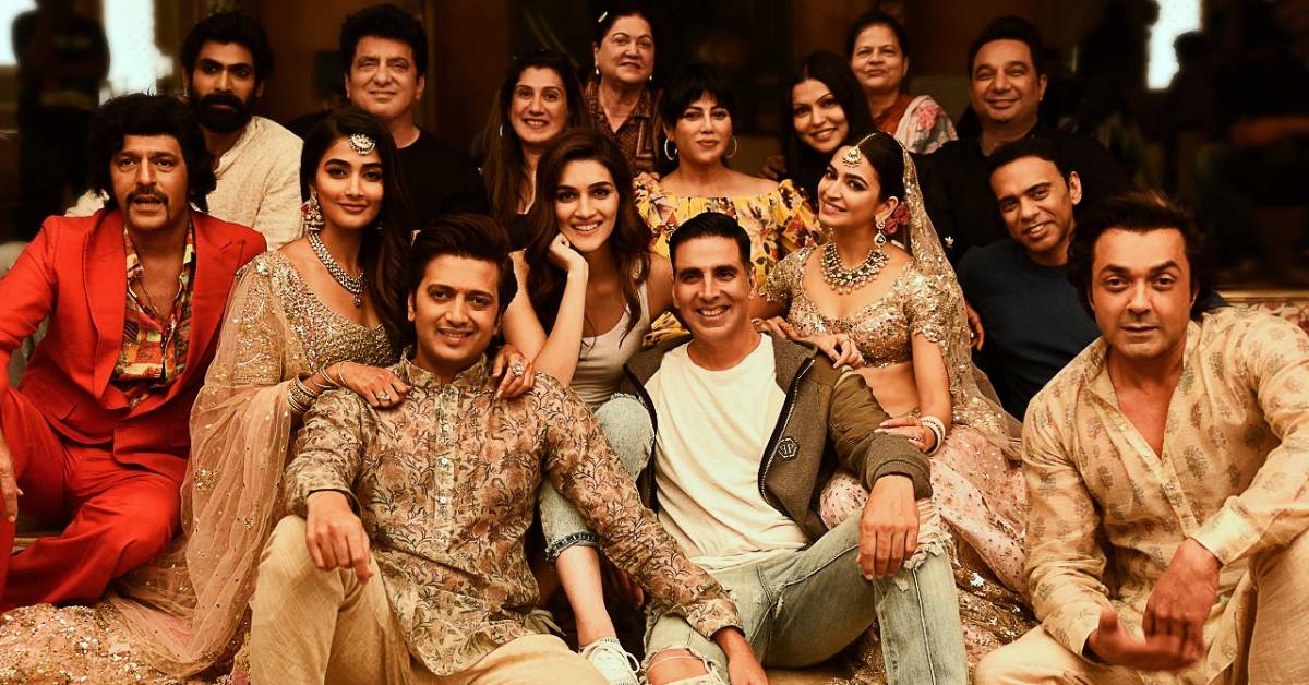 Housefull 4 Team Poses For A Happy Picture Post Wrap!
