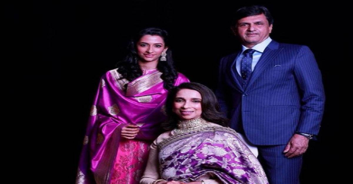 DeepVeer Reception: The Padukone's Pose For A Beautiful Family Portrait! 
