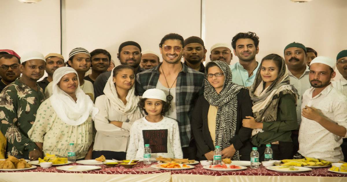 Vidyut Jammwal Throws An Iftaar Party On The Sets Of Vipul Amrutlal Shah’s, Commando 3!
