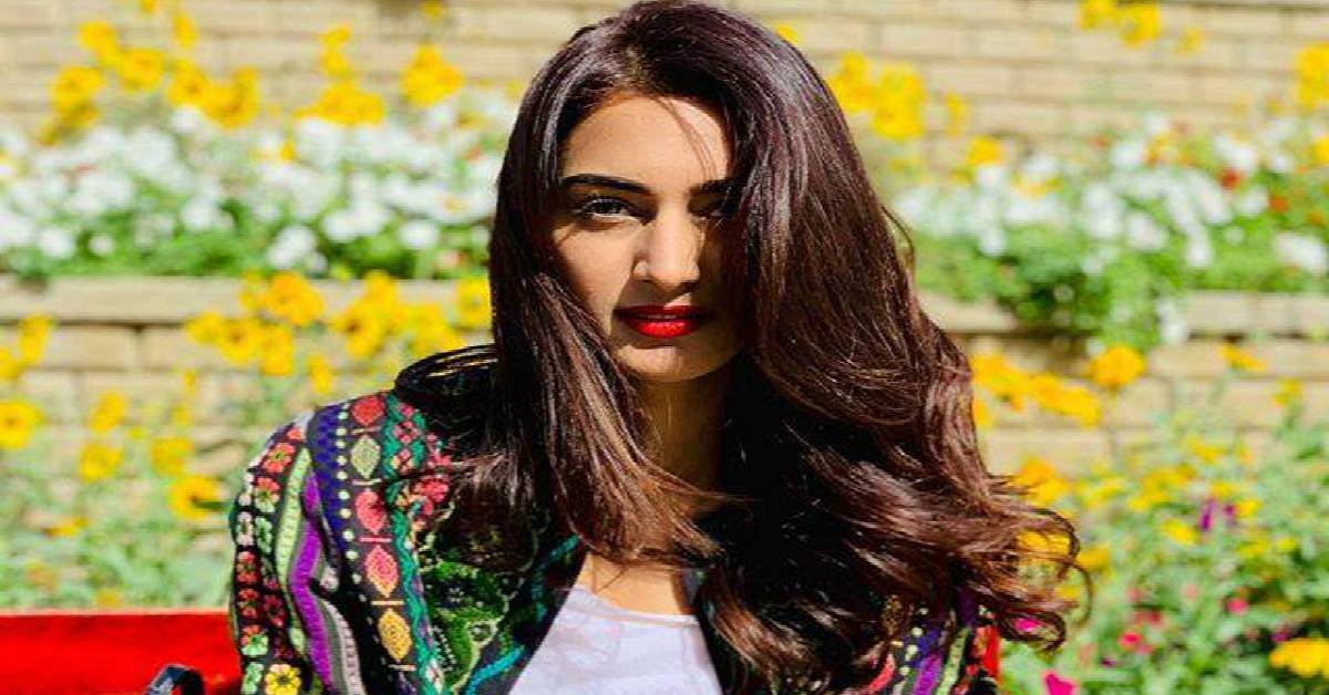 Fan’s Surprise Erica Fernandes On Touching 1 Million On YouTube!
