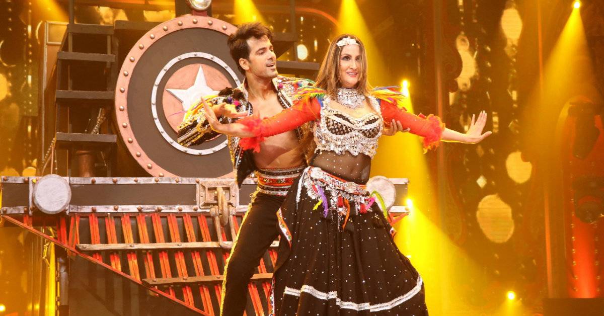Taking The Performance Level Up, Urvashi Dholakia Dances On Top Of A Train In Her Nach Baliye Comeback!  
