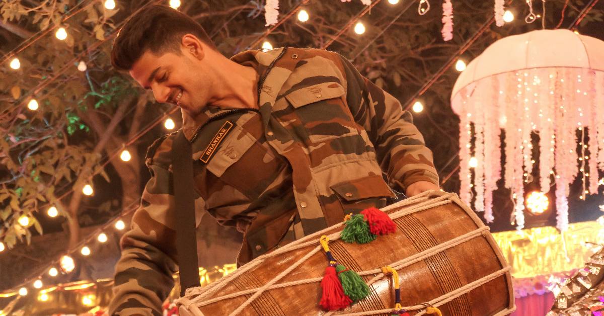 Sooraj Pancholi Ignites Festivity With Satellite Shankar's New Song Aari Aari!
