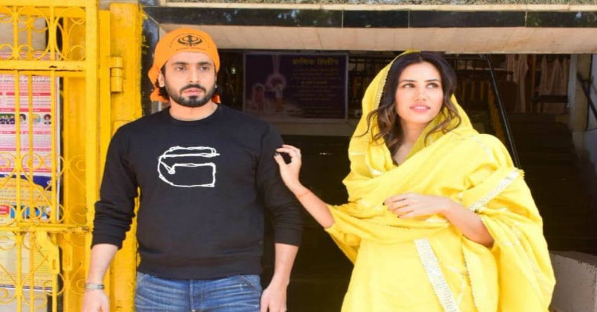Sunny Singh- Sonnalli Seygall Visit Gurudwara Ahead Of ‘Jai Mummy Di’ Release!